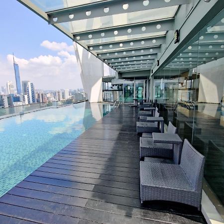 Skybed Over The Sky Hostel @Regalia Suites & Residences Kl Kuala Lumpur Dış mekan fotoğraf