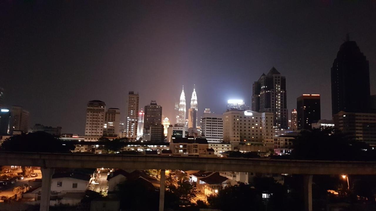 Skybed Over The Sky Hostel @Regalia Suites & Residences Kl Kuala Lumpur Dış mekan fotoğraf