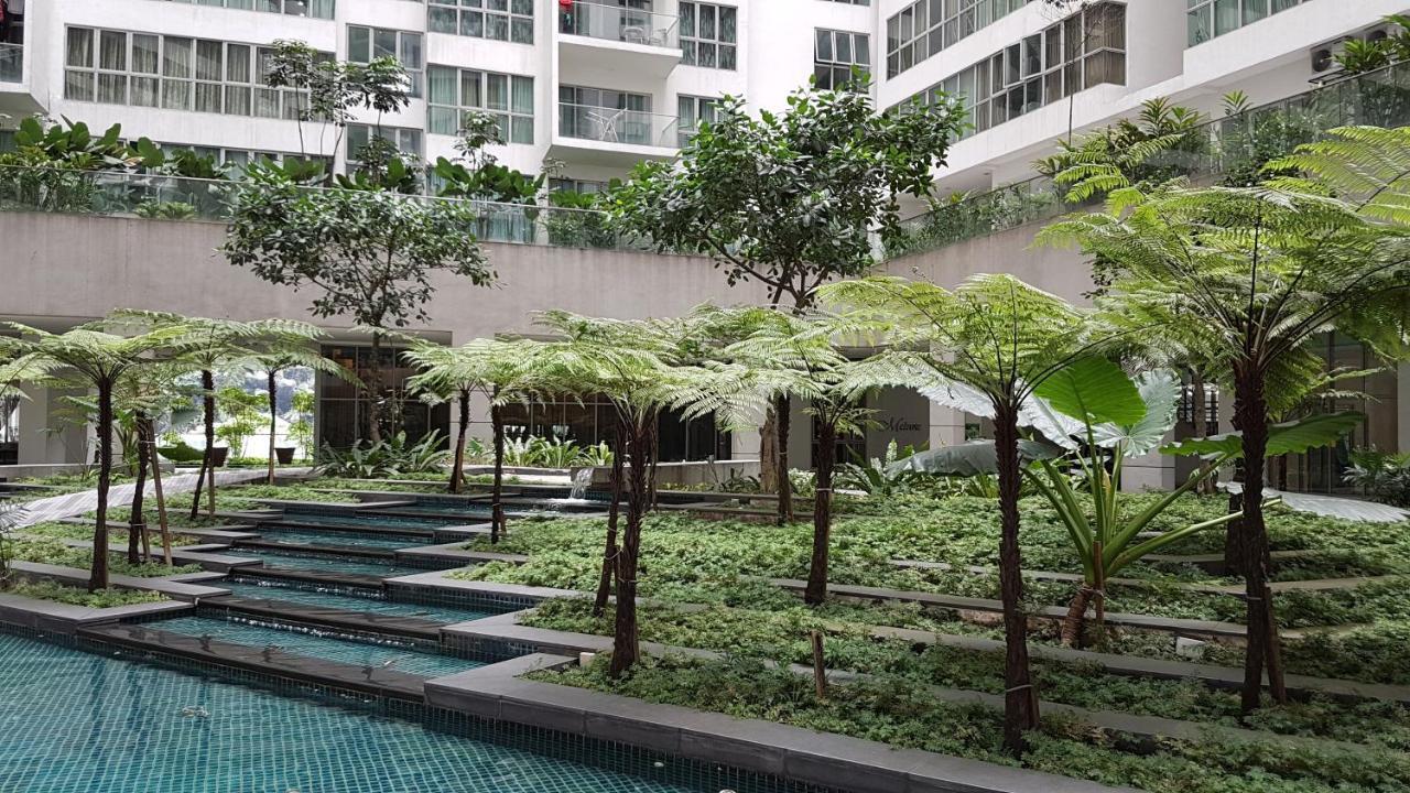 Skybed Over The Sky Hostel @Regalia Suites & Residences Kl Kuala Lumpur Dış mekan fotoğraf