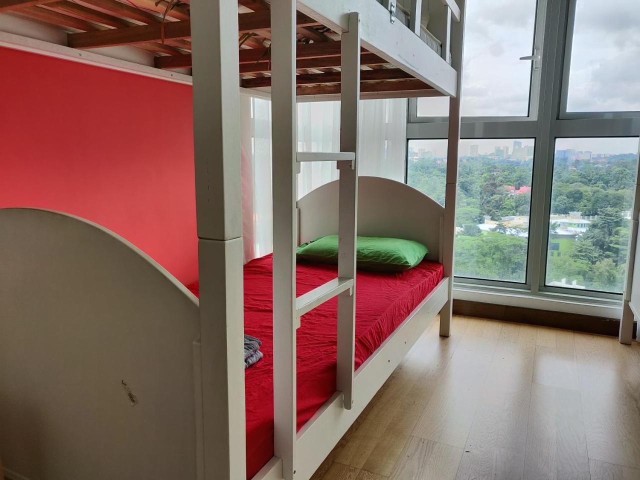 Skybed Over The Sky Hostel @Regalia Suites & Residences Kl Kuala Lumpur Dış mekan fotoğraf